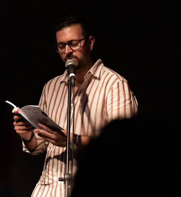 Artista en directo durante uno de nuestros espectáculos
