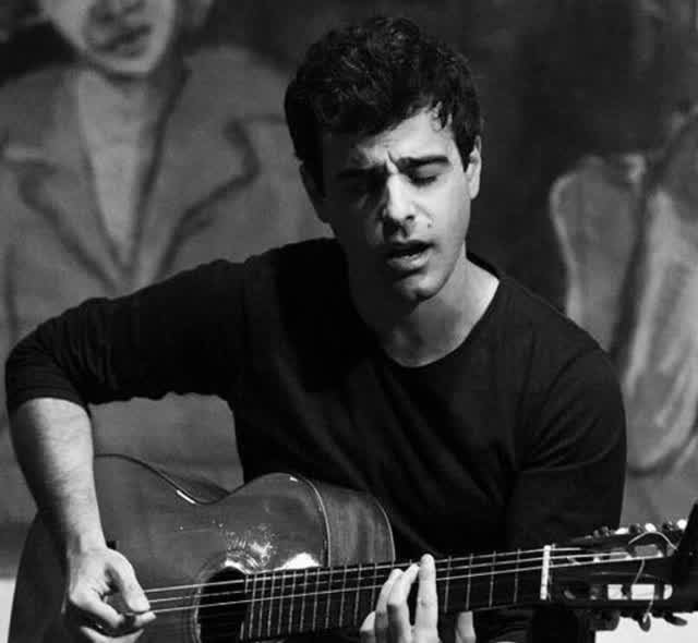 Artista en directo durante uno de nuestros espectáculos