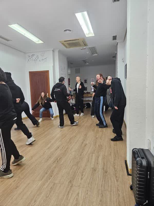 Participantes durante una actividad en grupo